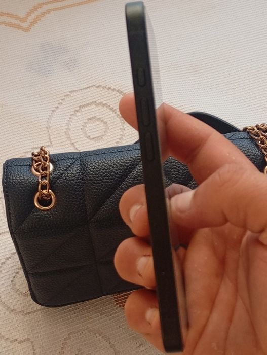 Vând iPhone 16 128g