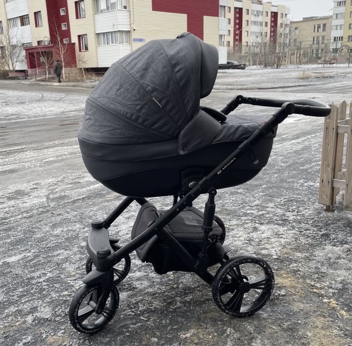 Продам коляску Adamex