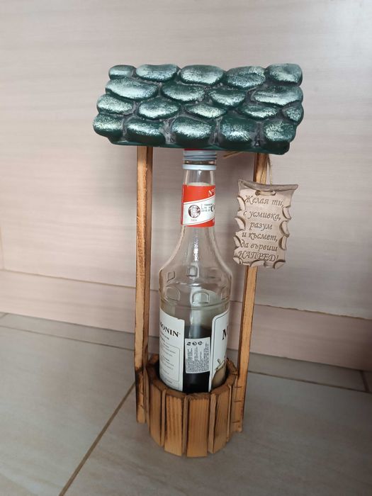 сувенир кладенец дърво с покрив поставка за бутилка подарък