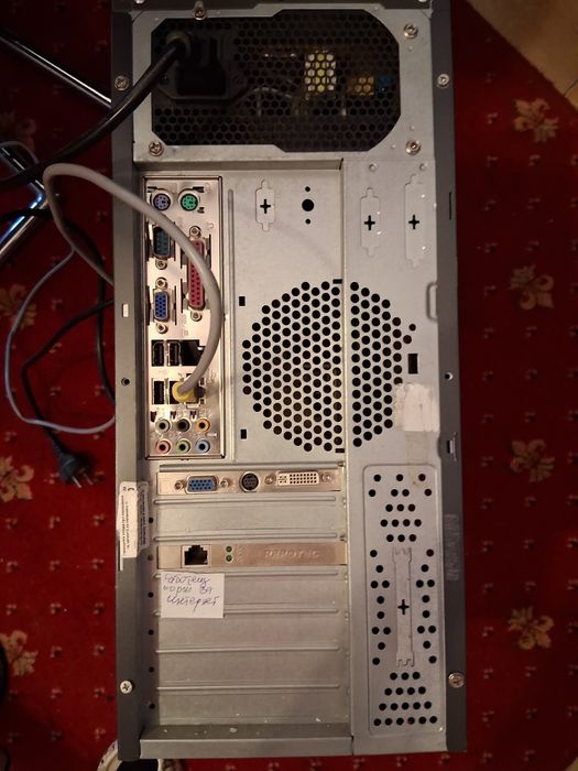 Компютър с монитор LG