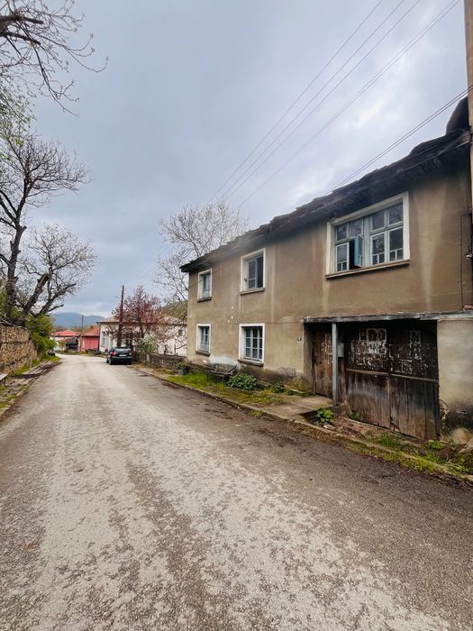 Продава се къща на село