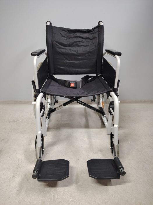 Carucior cu rotile pliabil/fotoliu rulant persoane cu dizabilitati.049