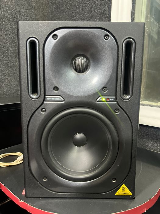 Behringer Truth B2030A studiniy monitor