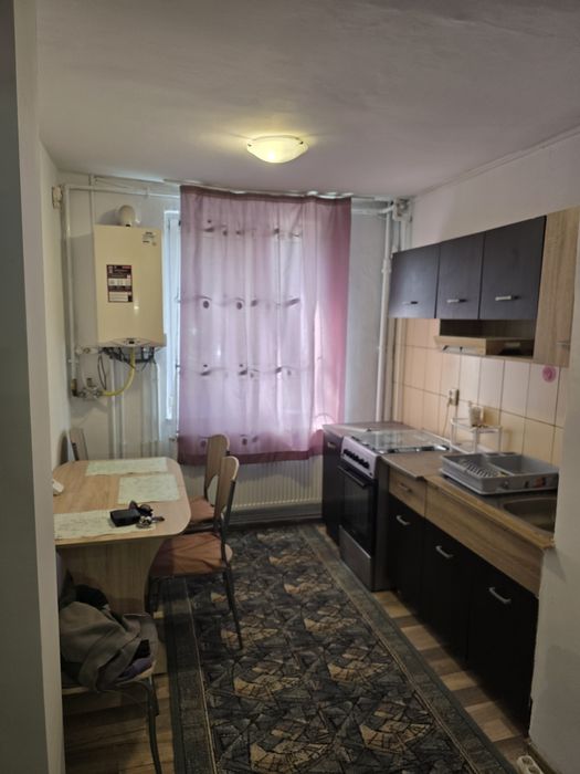 Proprietar Inchiriez apartament 2 camere, Str. Liviu Rebreanu peste drum de Spitalul Judetean
