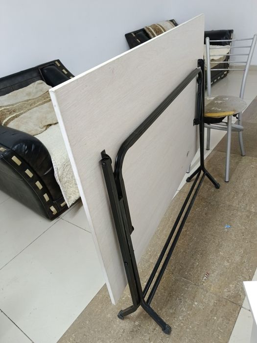 Продам столы раскладные 3 вида почти новые