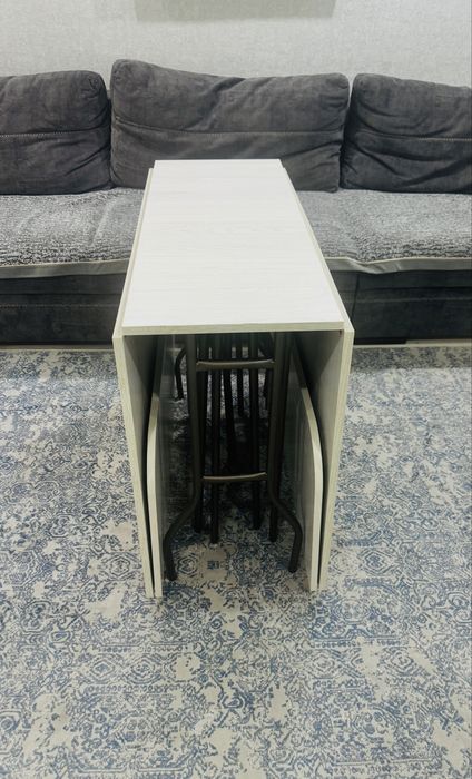 Продам стол. 35000 тенге.