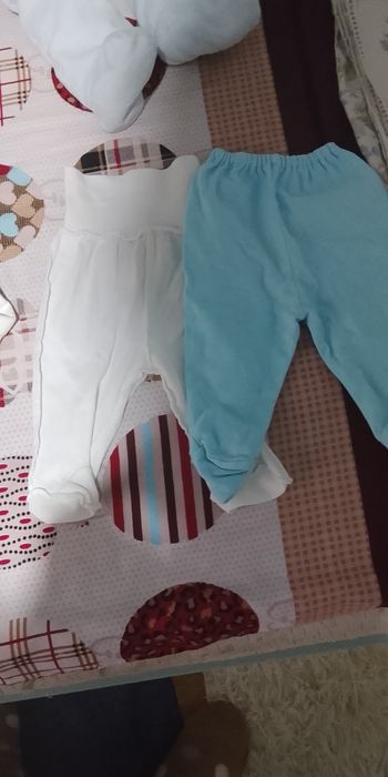 Отдам новорожденные вещи обувь погремушки