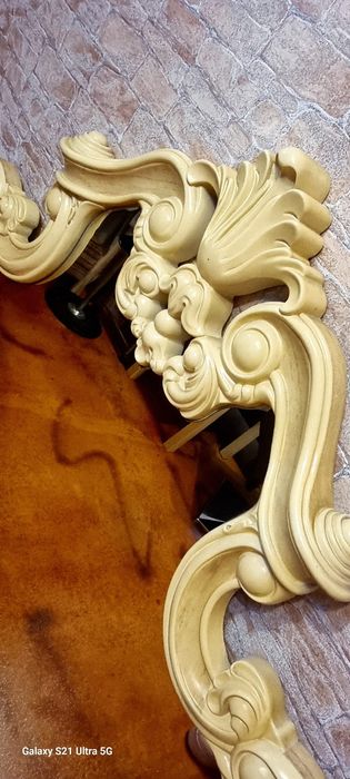 Vând oglinda model deosebit