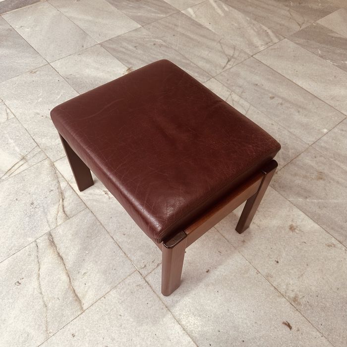 Датска винтидж табуретка с място за съхранение – естествена кожа