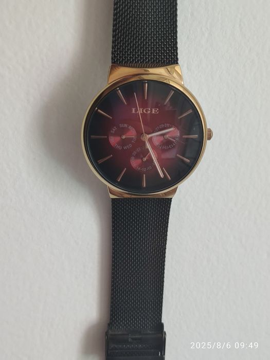 Часы наручные кварцевые