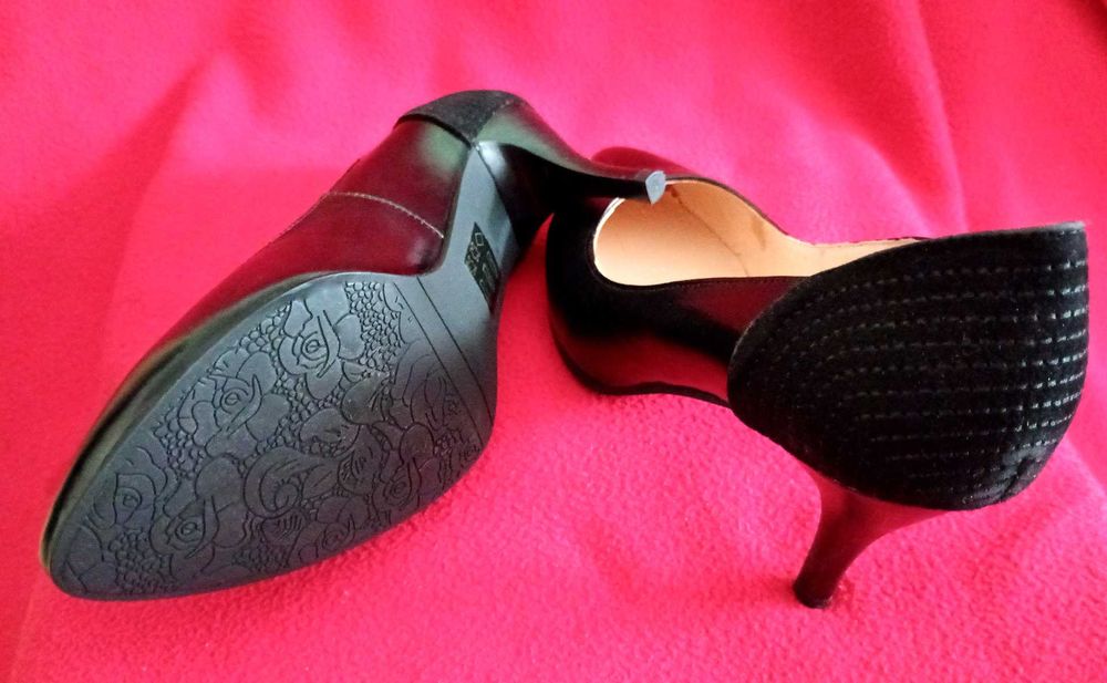 Продавам нови официални черни дамски обувки Hush Puppies 37 номер