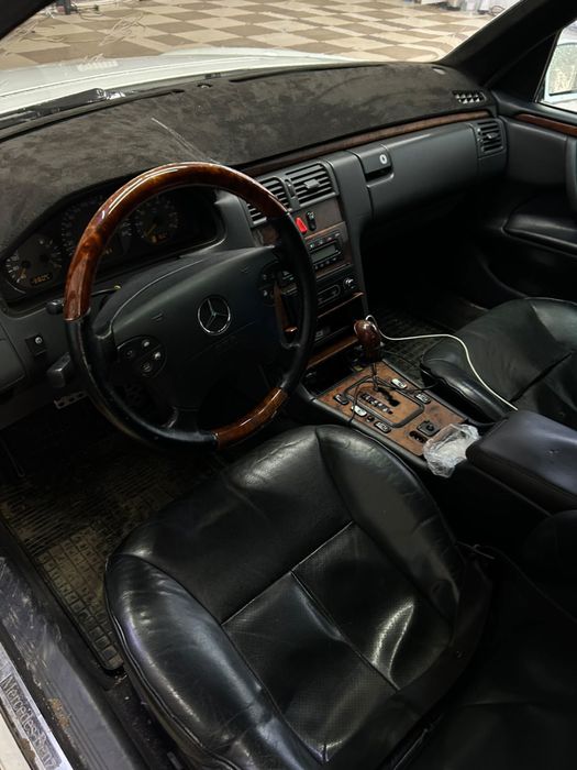 Mercedes Benz 210