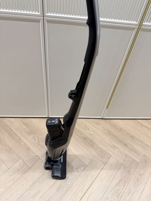 Вертикальный пылесос