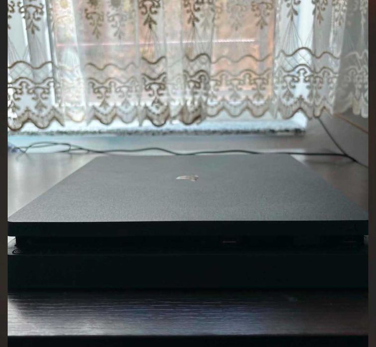 Ps 4 slim почти нов