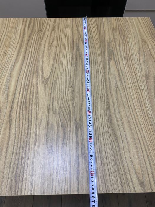 Продам стол с двумя стулями