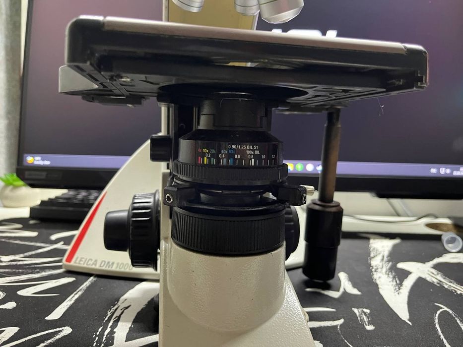 Микроскоп Leica DM1000