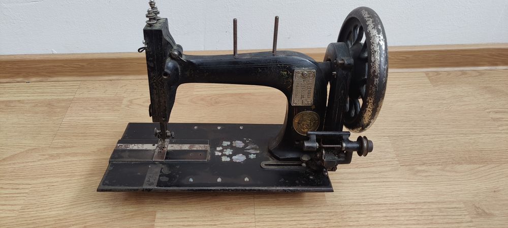Mașină de cusut - 2 exemplare