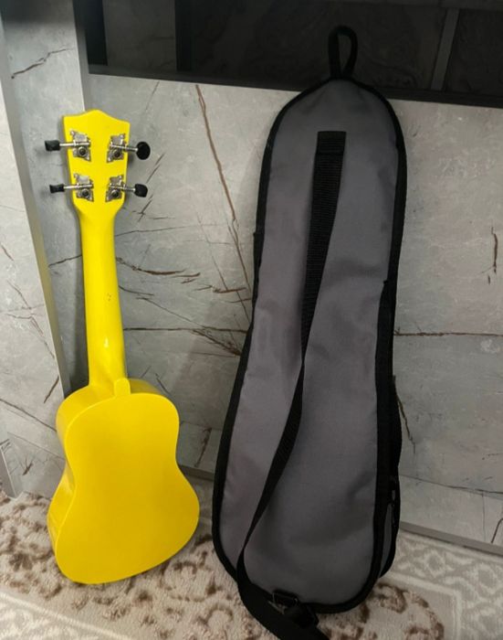 Продам укулеле с чехлом