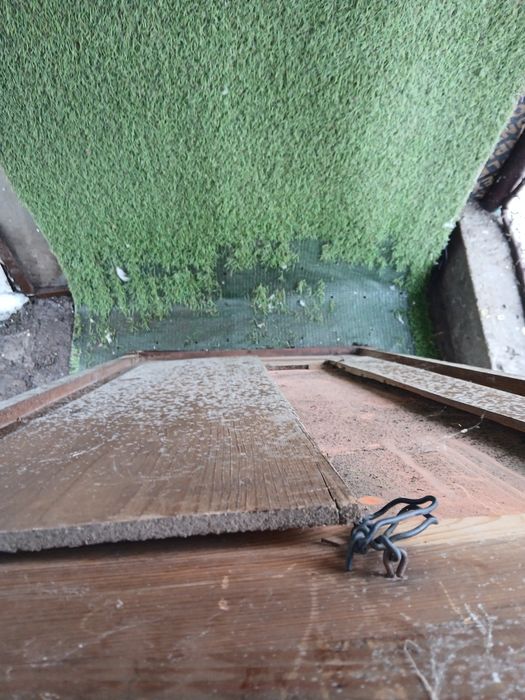 Vând oglindă foarte veche de peste 150 de ani în stare bună.