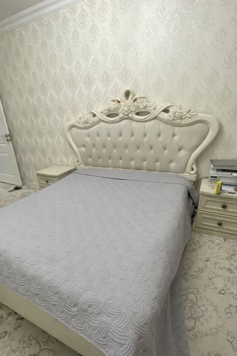 двуспальный кровать в хорошем состоянии