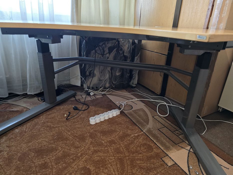 Масивно асиметрично (ъглово) бюро с механизъм Kinnarps