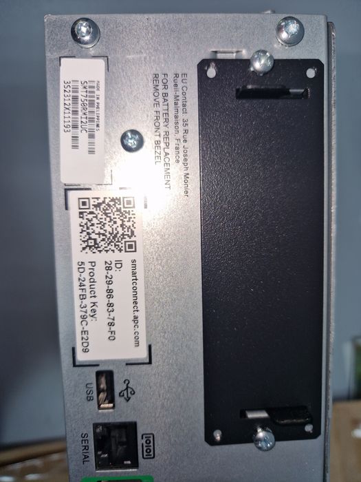 Vând UPS APC Smart-UPS 750VA LCD RM 2U 230V SMT750RMI2U