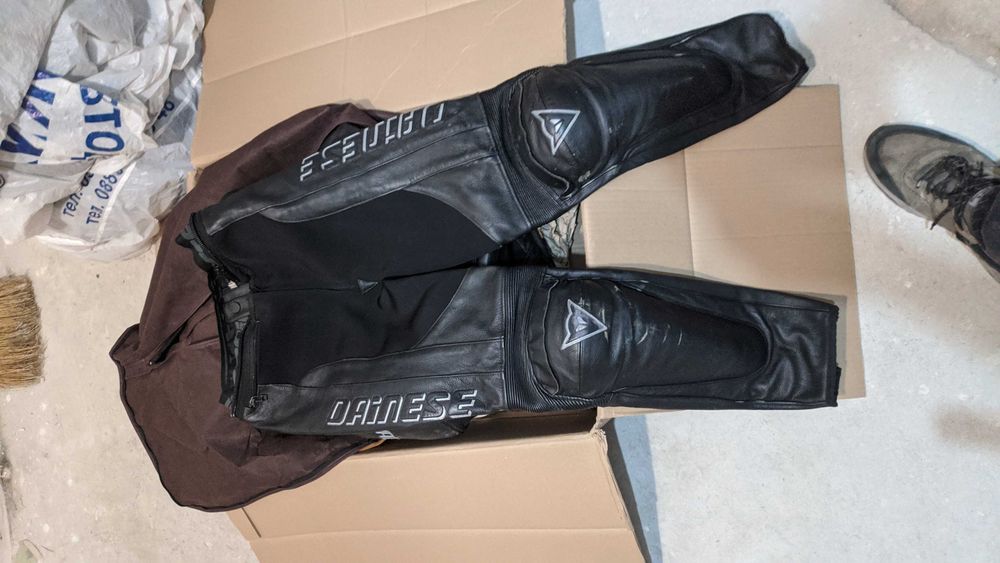 Дамска Dainese екипировка, размер 42, Подарък HJC RPHA 11, matt black