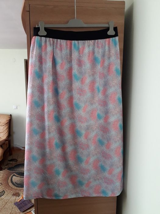 Fusta de vara cu floricele  .