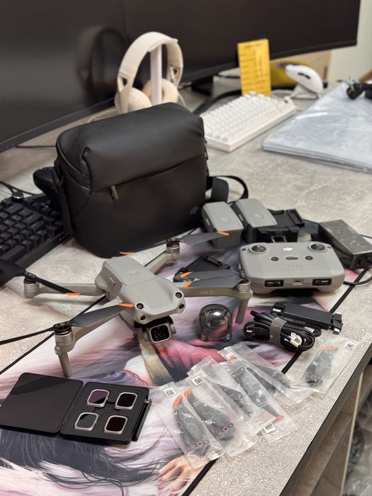 Дрон DJI Air 2S Fly More Combo серый