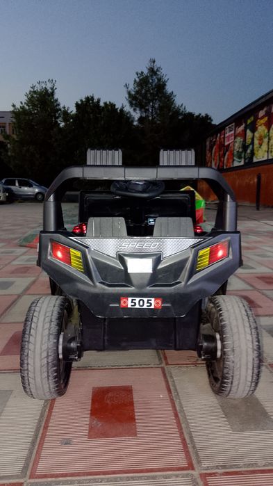 Bolajon mashina sotiladi