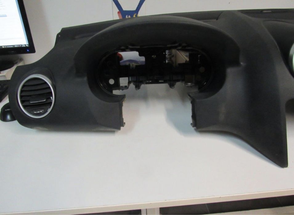 Plansa Bord Mercedes  ML W164 Pret 1500 lei