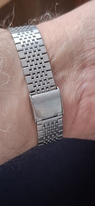 LORUS JAPAN .Ceas de mînă bărbătesc cu baterie și bŕățară metalică.