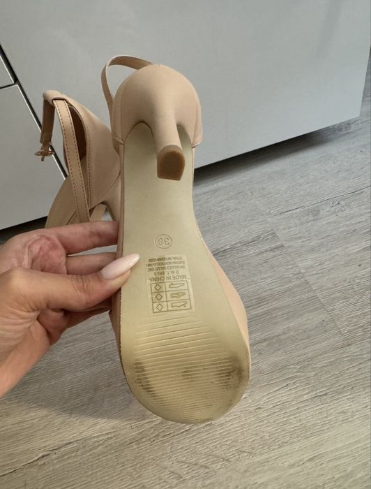 Нови сандали на ток