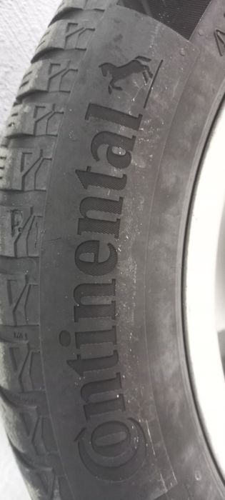 Продам зимние шипованные шины Continental
