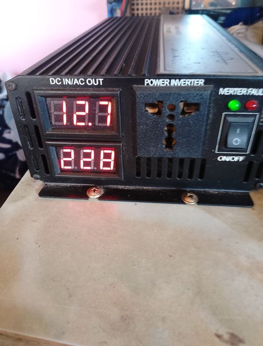 Vand invertor 12v-220v