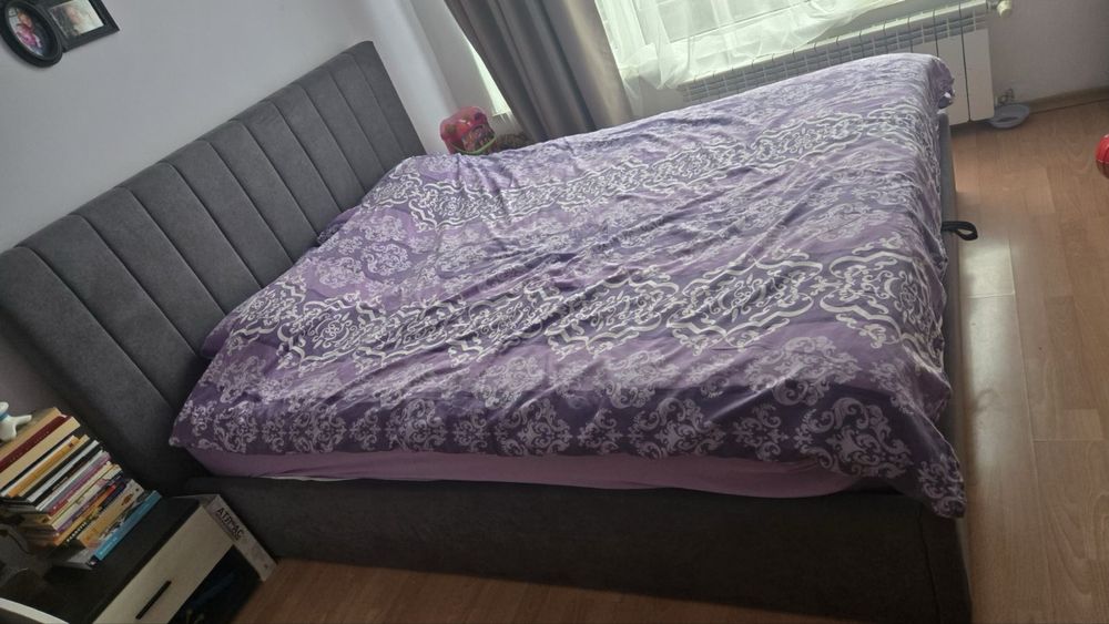Тапицирана спалня с повдигащ механизъм и матрак 160/200