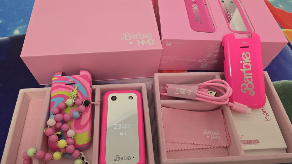 Telefon Barbie cu accesorii-aproape nou