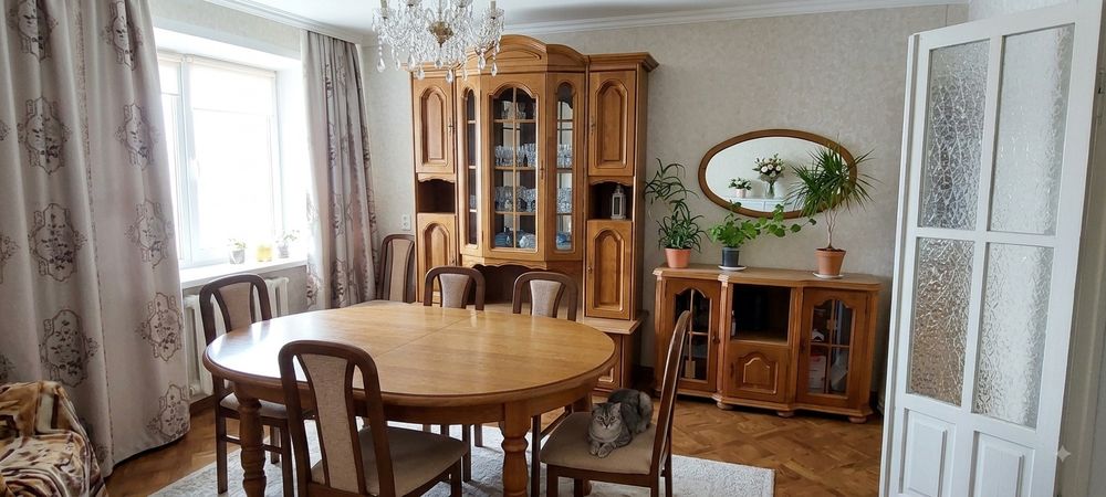 Продам белорусский стол с 6 стульями