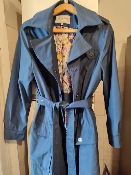 Плащ, платья, юбки, кофты.