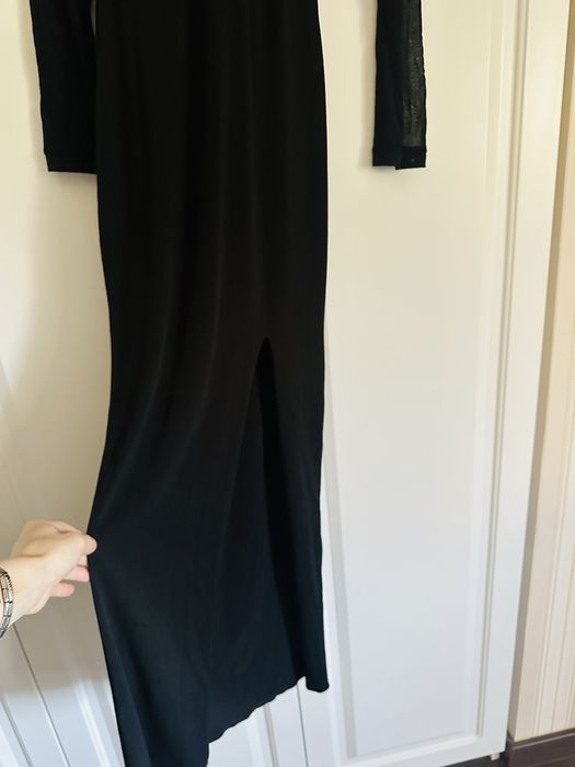 Rochie , neagra lunga , cu maneca lunga  , masura S , crapatura fina pe picior , eleganta