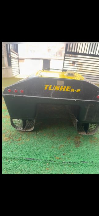 Tushe k2 up лодка за захранка със сонар