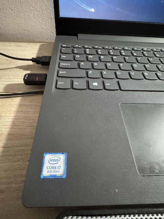 Lenovo V15-IWL i7 Gen 8 | 8GB RAM | SSD 256GB | Mouse Wireless + Cooler Hama + Încărcător+Geanta Laptop
