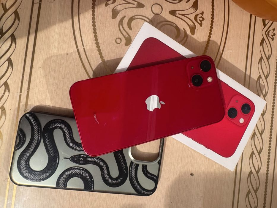 Продам iPhone 13 128GB, красный