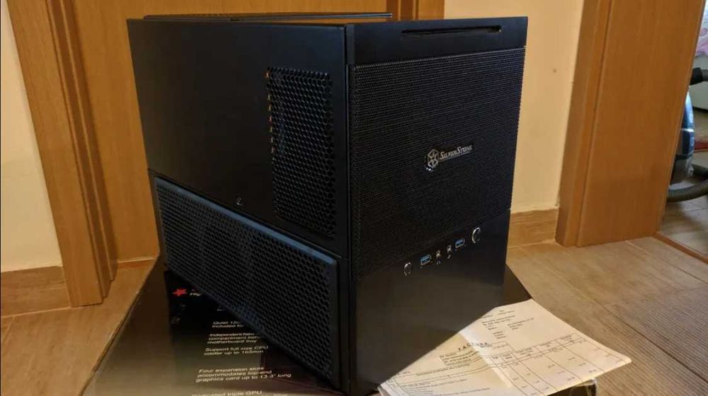 Carcasa SilverStone SG10 + Cooler pasiv Noctua NH-P1 + 5x Ventilatoare Noctua – mini-cube mATX ultra-silențios