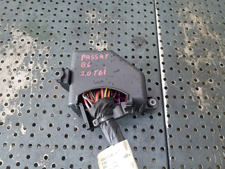 Panou sigurante 2.0 tdi vw passat b6 3c 3c0880204e