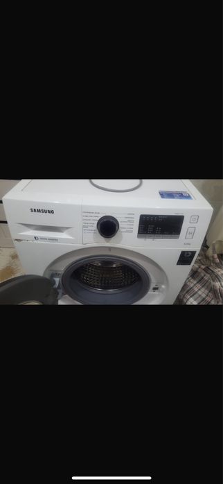 Продам машинку стиральную