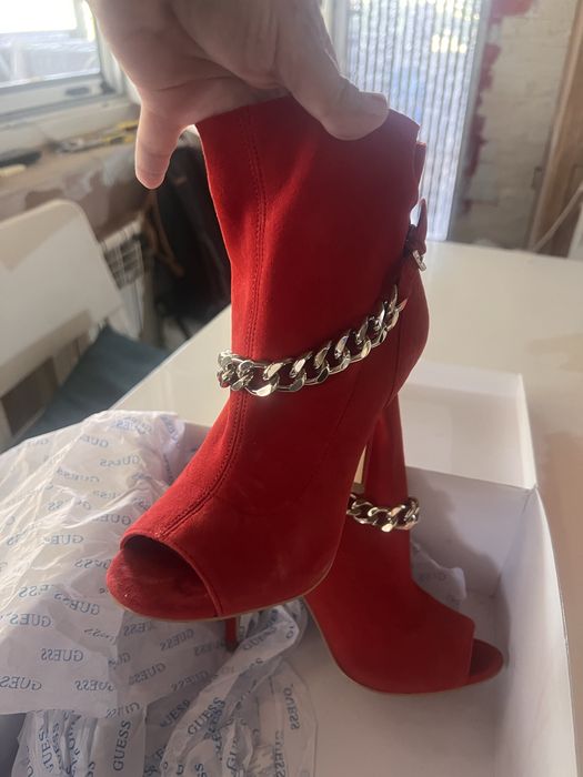 Guess ботички 35 номер