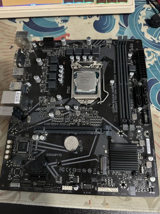 Intel Core i5-10400F и материнской платы Gigabyte H510M S2 озу 16гб