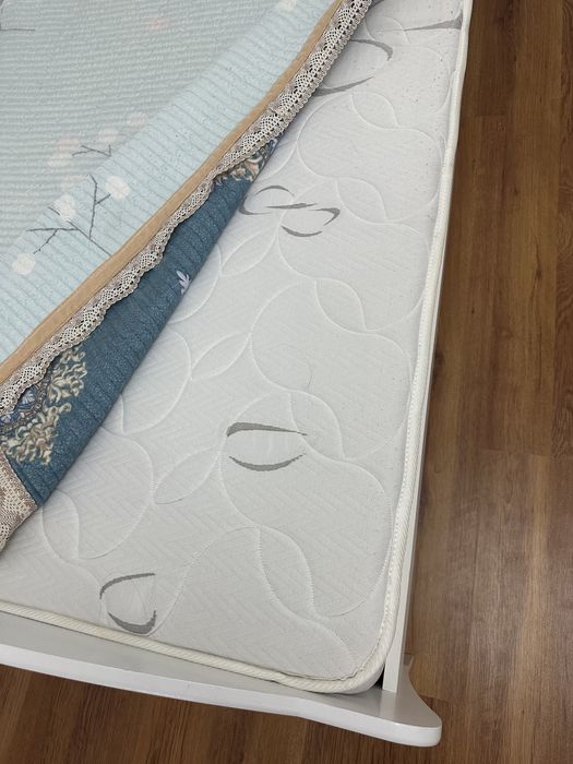 Кровать белая