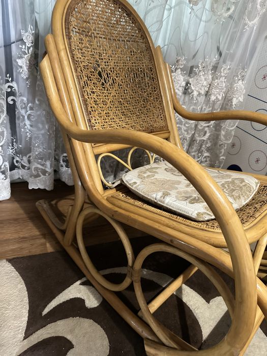 Кресло качалка из ротанга